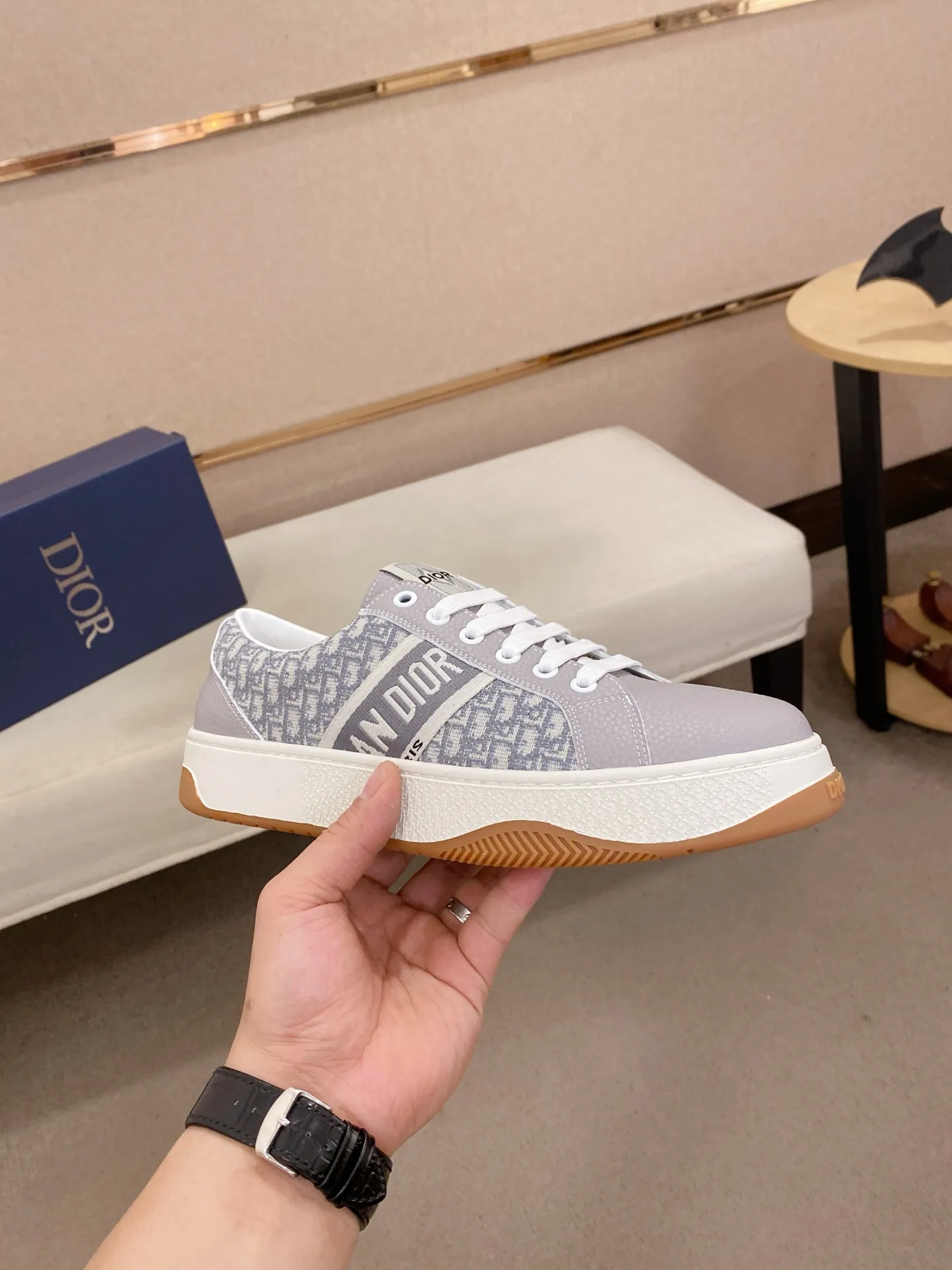 Men's men's shoes 💰 400💰🇮🇹🇮🇹Dior D new model is on sale at the same time, upper 🇮🇹Imported stretch fabric from Italy Fully imported sheepskin lining💪💪, completely 1⃣️ to 1⃣️🇮🇹💪💪, ⚠Sole: Original sole provided by the original factory, exclusive movable molded sole super comfortable, ⚠Original factory follow-up, 🔍🔍high quality, you can come in and out at will, welcome to compare⚠. Code number: 38-44 (45 is custom-made and cannot be returned or exchanged)